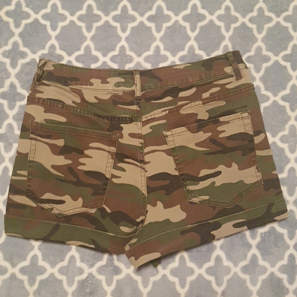 Shorts - Picture 2 of 4